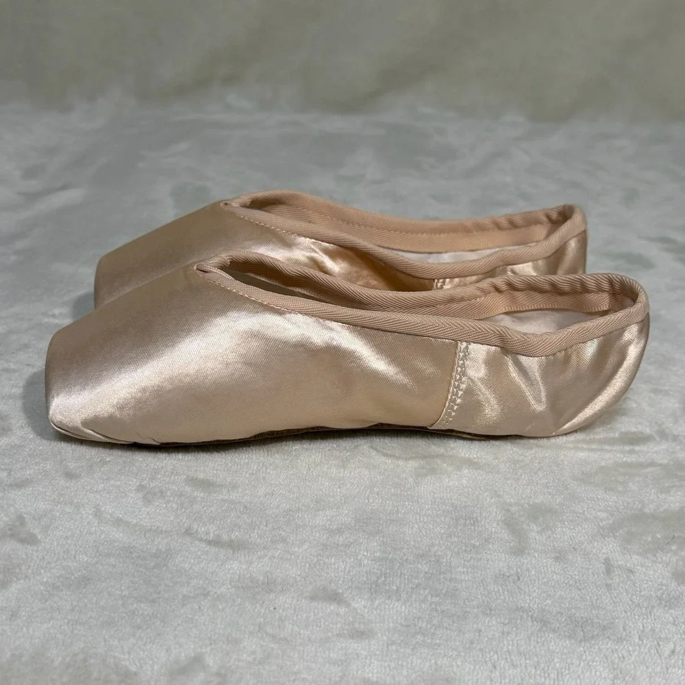 Nikolay Triumph Classic Pointe Shoes Shank Medium Width 4X Ballet Girls Size 3